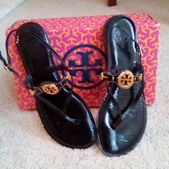 Tory Burch Ali Black Patent leather Thong Sandals - Picture 6 of 10